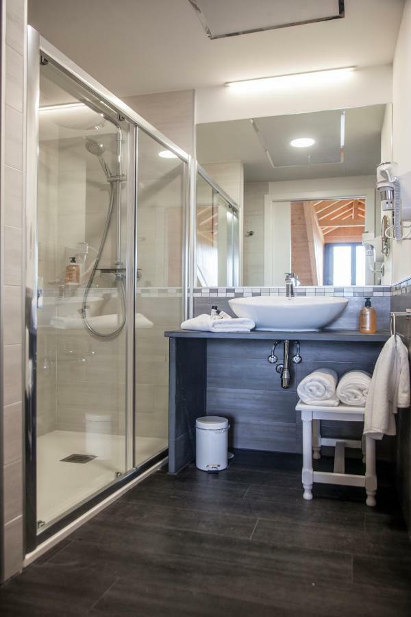 The Rock Suites & Spa Congosto ภายนอก รูปภาพ
